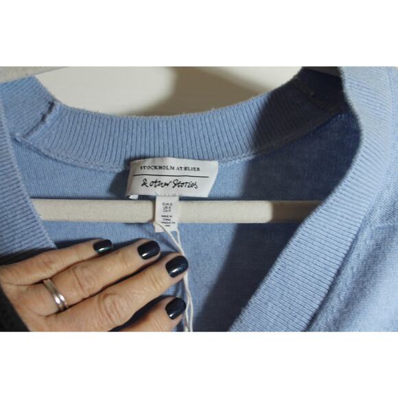 & Other Stories Oversized Wool Blend V-Neck Pullover Sweater sz S - Picture 3 of 3